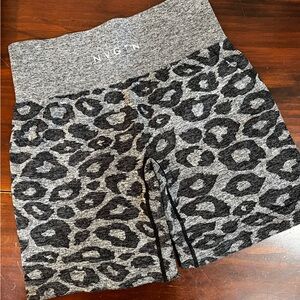 NVGTN Seamless Biker Shorts - Medium